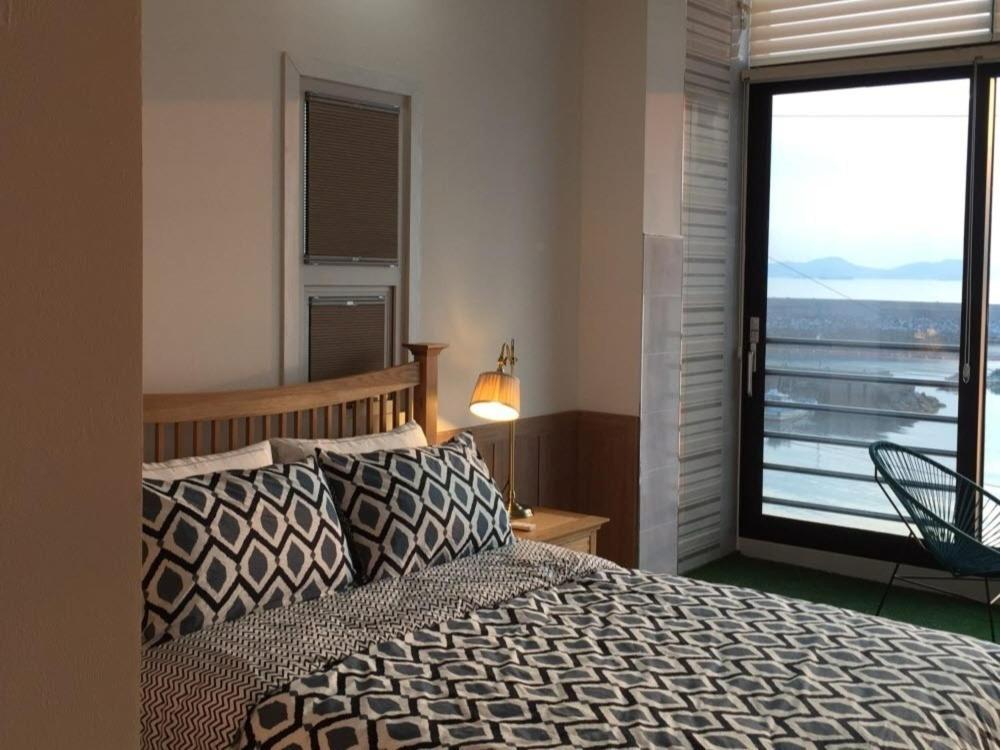 Namhae Ocean Lounge Pension الغرفة الصورة