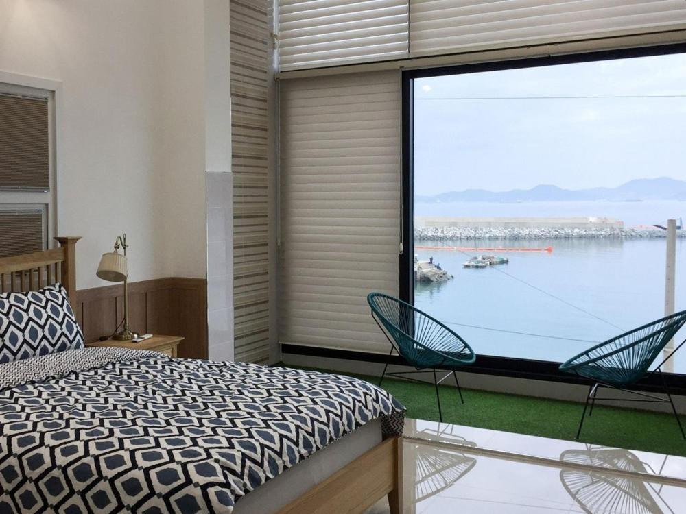 Namhae Ocean Lounge Pension الغرفة الصورة